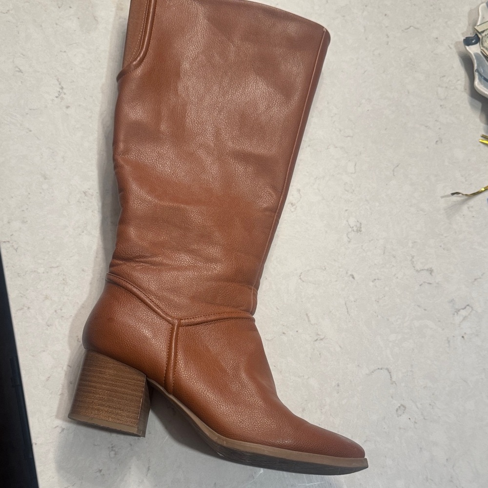 BareTraps Tan Heeled Boots
